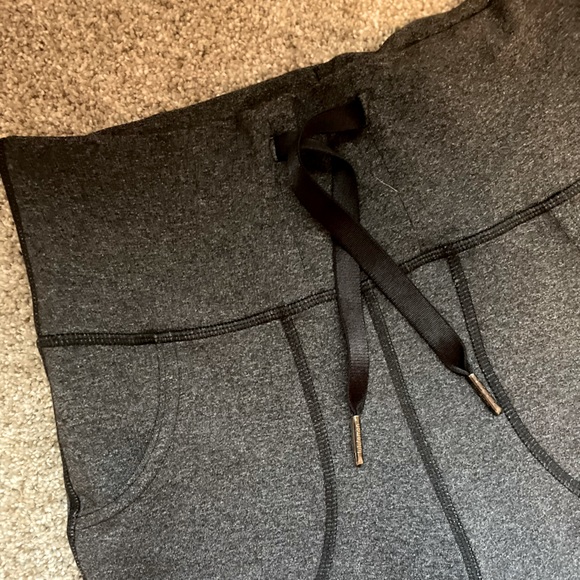 High rise Gray Lululemon leggings with pockets! Size 4, with string ties. - Picture 2 of 9